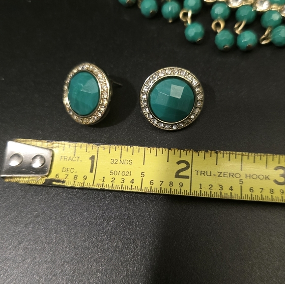 Avon Turquoise and Gold Beaded Necklace Set - Picture 5 of 6